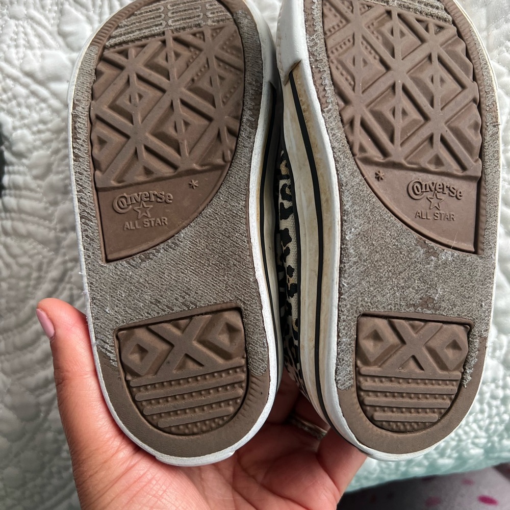 Toddler Girls Shoe Bundle- Size 8 Converse, Keen - Picture 4 of 8